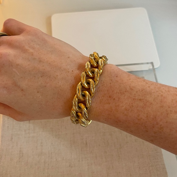 Saint Laurent Gold Kiss Lips Curb Chain Bracelet - Picture 11 of 15